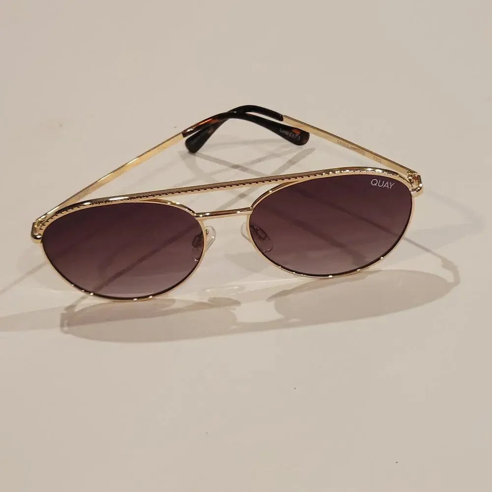 Women's Quay Easily Amused Sunglasses 1212 Gold tone metal frame
